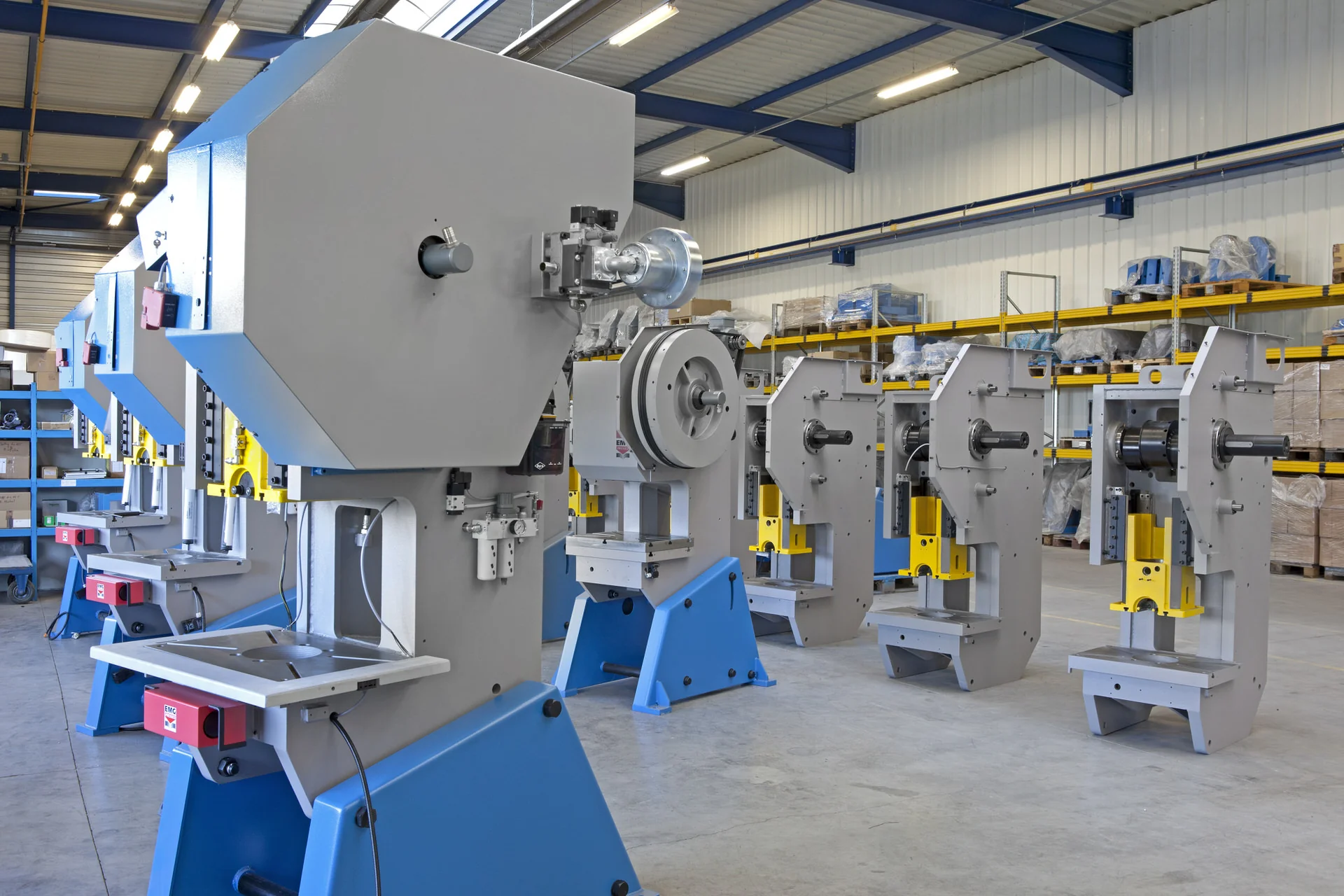 Presses industrielles EMG dans l’atelier de fabrication LONG SAS